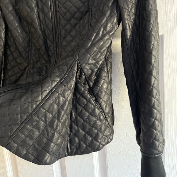 BCBG Maxazria Black Quilted Faux Leather Bomber JKT Coat Ruffle Peplum XS NWOT - Picture 6 of 14